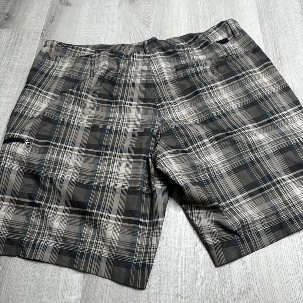 North Face Shorts Mens 40 Green Black Plaid Hiking Outdoor Cargo Performance Zip - Picture 8 of 11